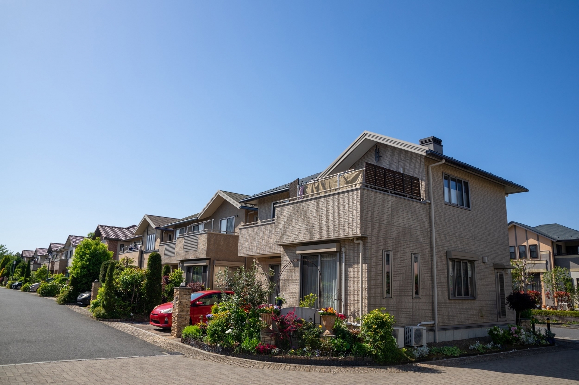 レンガ調外壁の戸建て住宅。